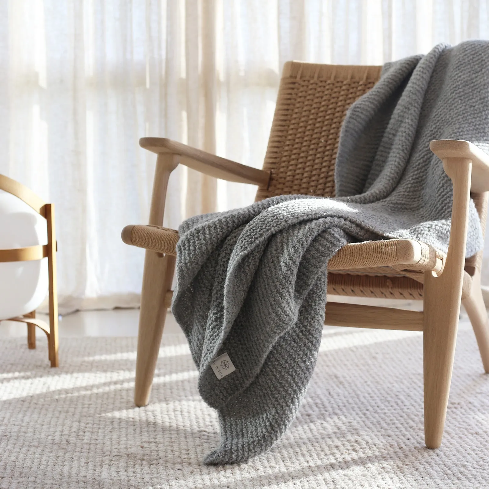 Alpaca knit blanket grey