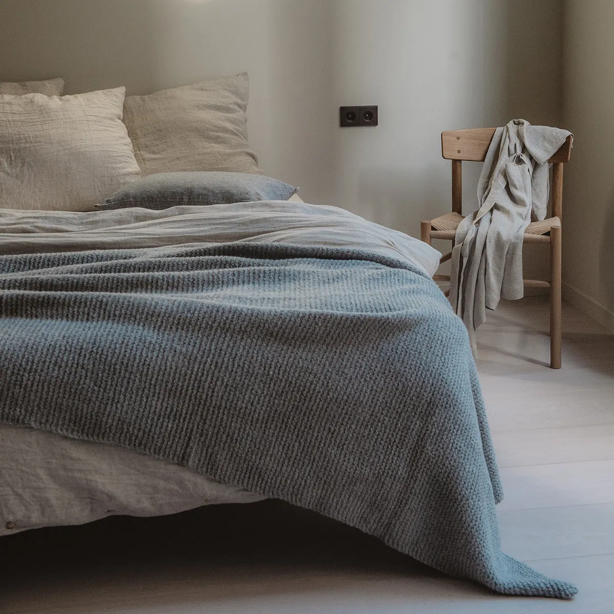 Alpaca knit blanket grey