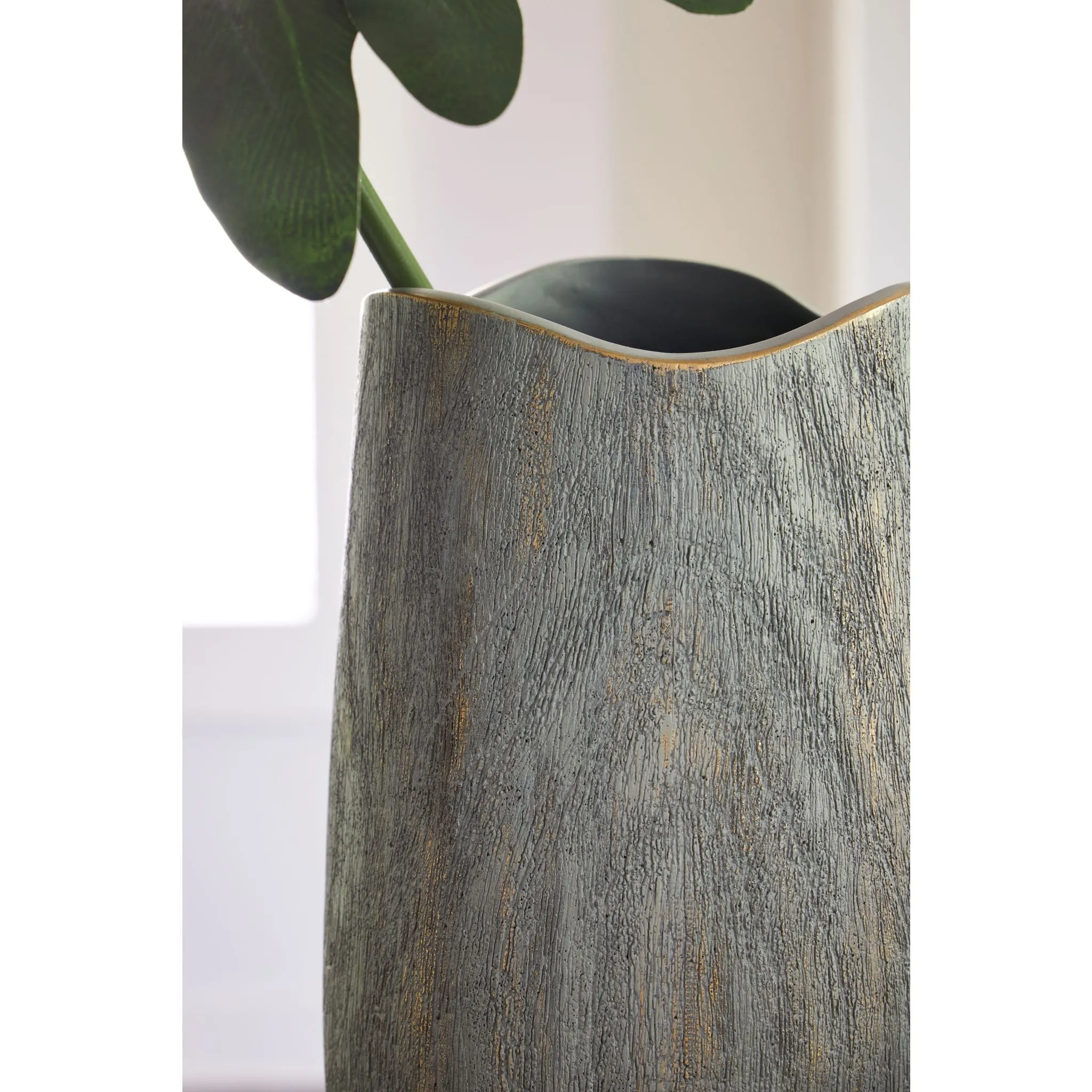 Iverly Vase