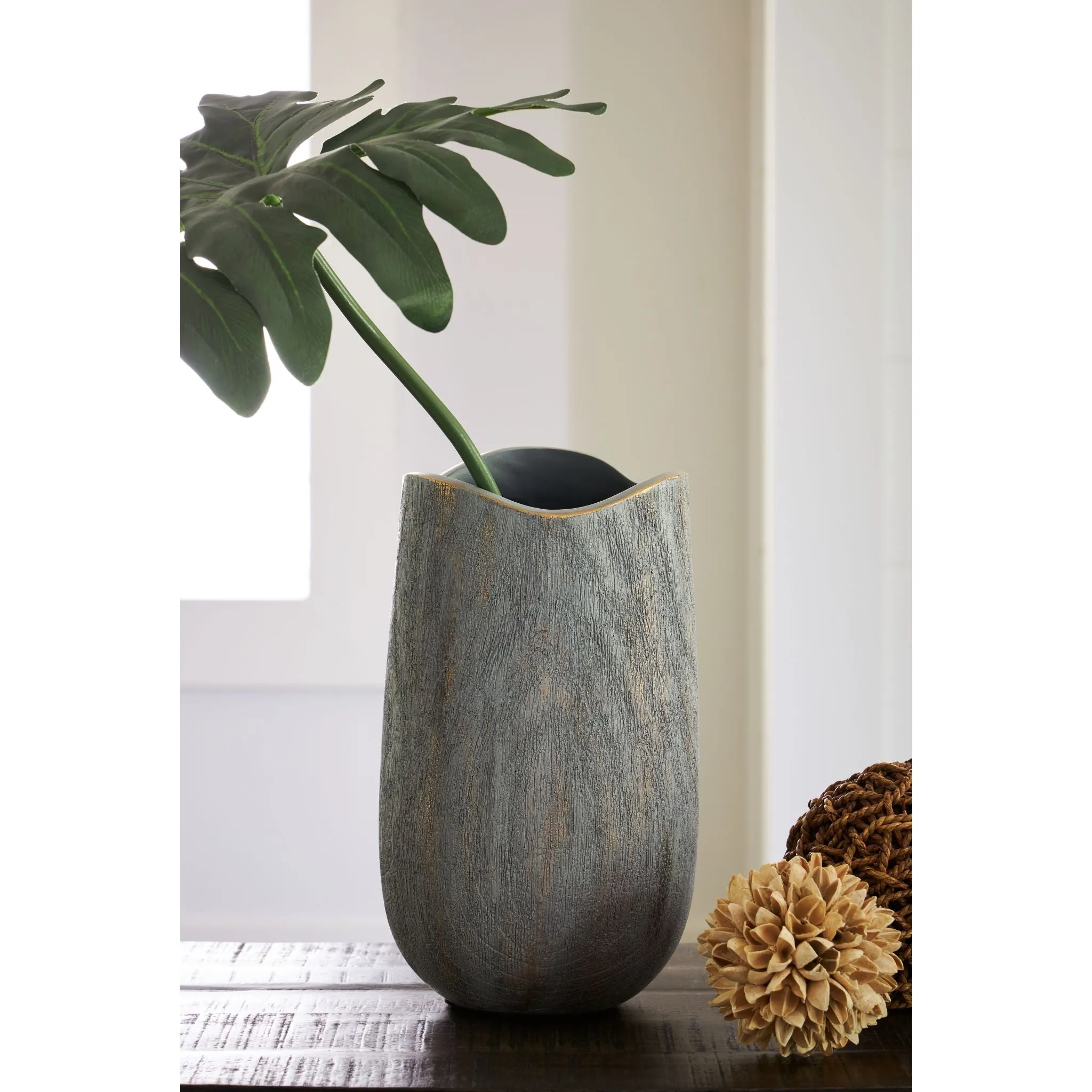 Iverly Vase
