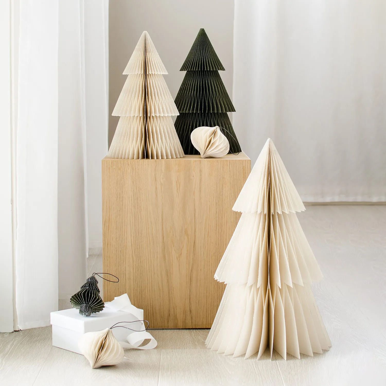 nordic rooms | christmas deluxe tree standing | white   glitter 45cm - seasonal